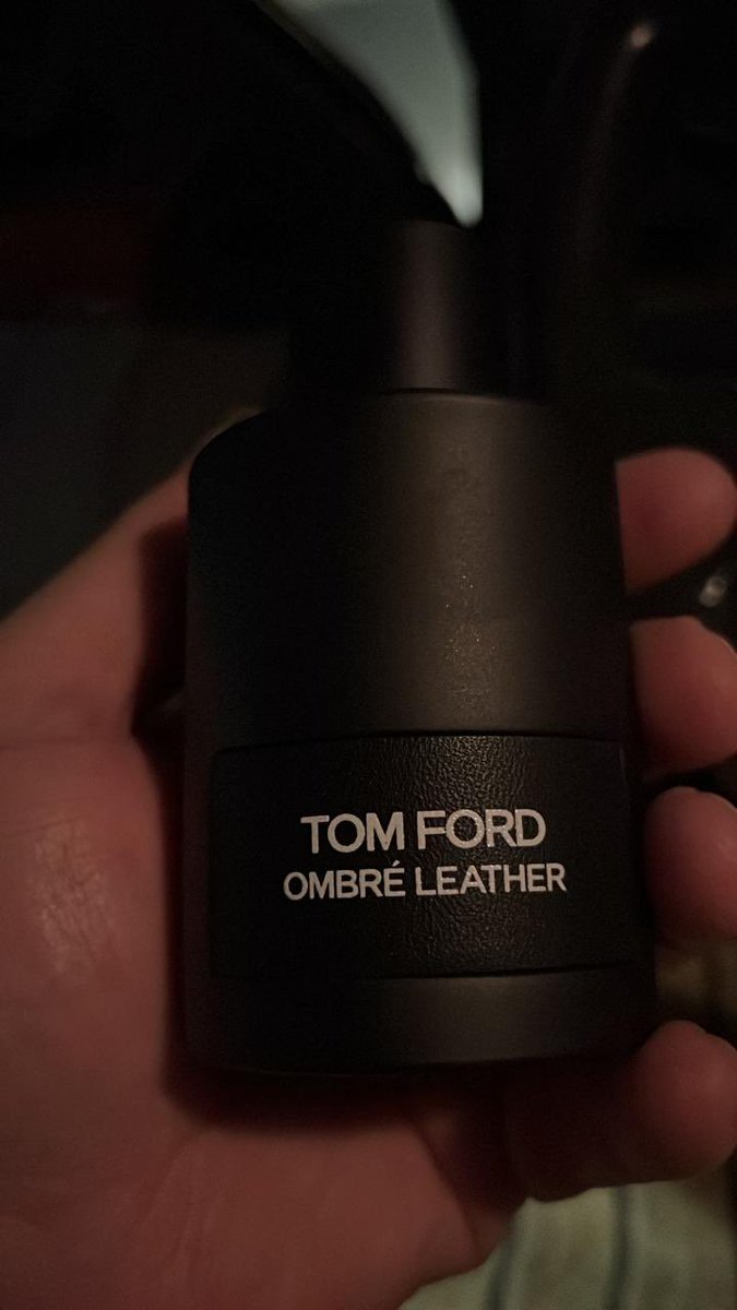 شباب عندي استفسار كيف اعرف ان العطر اللي اشتريته اصلي او تقليد قبل يومين خذت عطر من محل وبصراحه ما اشوف انه ثابت وهذي المره الثالثه اللي اشتري هالعطر بس هالمره غيرت المصدر لان في عرض بخاخ للجسم مع العطر وبسعر 650 درهم مع ان المحل معروف وله فروع  #رابطة_عشاق_العطور