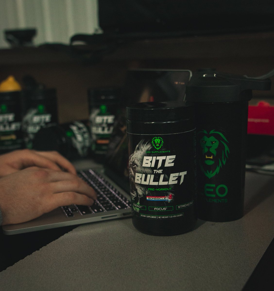 You can rely on Bite The Bullet to give you energy to perform all types of tasks. 📝

Shop now at leosupplements.com! 

#leosupplements #harnessyourlion #kingofthegyn #bitethebullet #preworkout #supplements #lifting #powerlifting #bodybuilding #crossfit #strongman