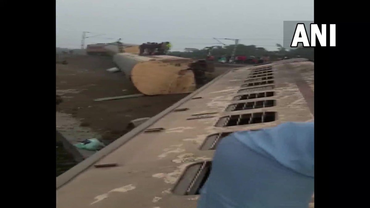 ManishM_01's tweet photo. These coaches should be replaced with LHB type coaches immediately. It will curb accidents like this. 
#BikanerExpress #BikanerGuwahatiExpress 
@RailNf @RailMinIndia @AshwiniVaishnaw https://t.co/nHQbLX3skN