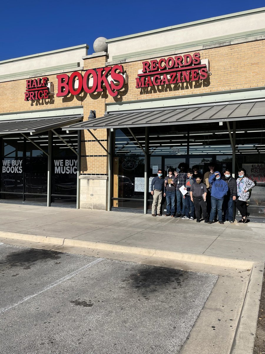 nataliequichoc1's tweet photo. Fun day of exploration at @halfpricebooks and @UptownCheap
Great potential places to work and shop on a budget! #ClarkVIP https://t.co/ElkPUexCAe