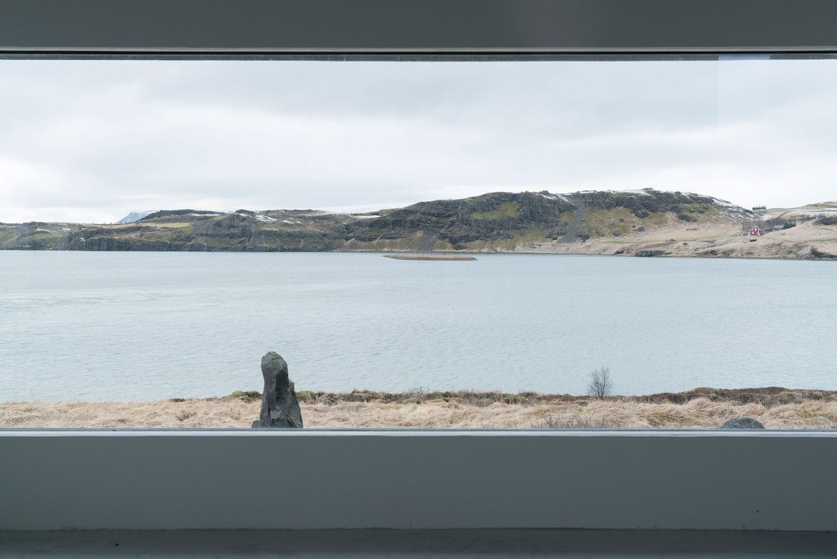 AlaynaTopeKW's tweet photo. Scenery dominates the look of this interior space. #uniquehomes #homelove  https://t.co/Vr9pWP1AZu https://t.co/B4MabJCAXS
