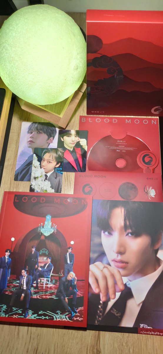 EverlyMythry's tweet photo. ONEUS Blood Moon Blood ver.
If gusto mo ng duplicate album, eto na yunπ
Literal na Blood Moon ang vibes. 1st win outfits yung nasa PCs nila β€οΈπ΄
#oneus #ravn #seoho #leedo #keonhee #hwanwoong #xion
Shop:@WreckStanPH
#WSPHFeedback #WSPHUnboxing #LoveWSPH https://t.co/zqIuPk1HgP