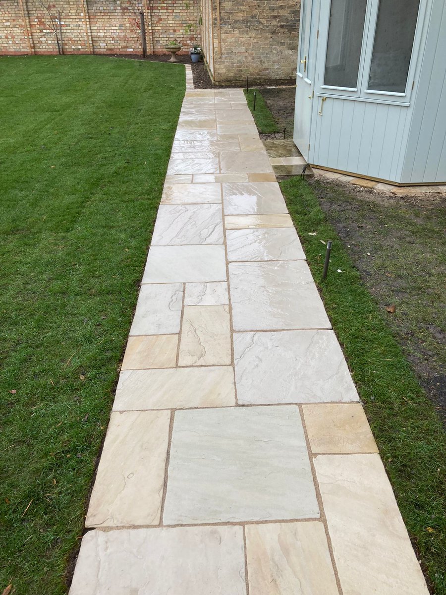 Built a summer house and laid Natural Stone paving around new turf. 🤩🏡
#landscaping #landscapedesign #paving #Garden #summerhouse