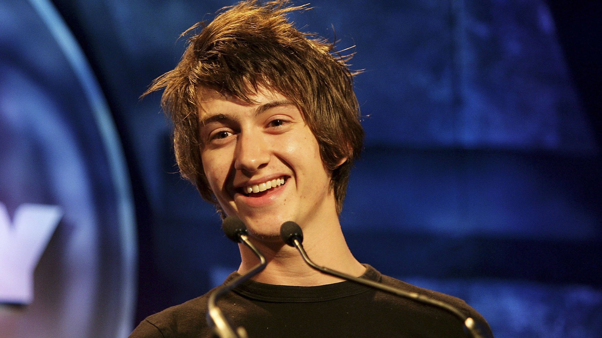 LADbible on Twitter: "Happy Birthday to Alex Turner! The Arctic Monkeys  frontman turns 36 today. One of the best song writers of a generation.  https://t.co/dlJk3DOBV2" / Twitter