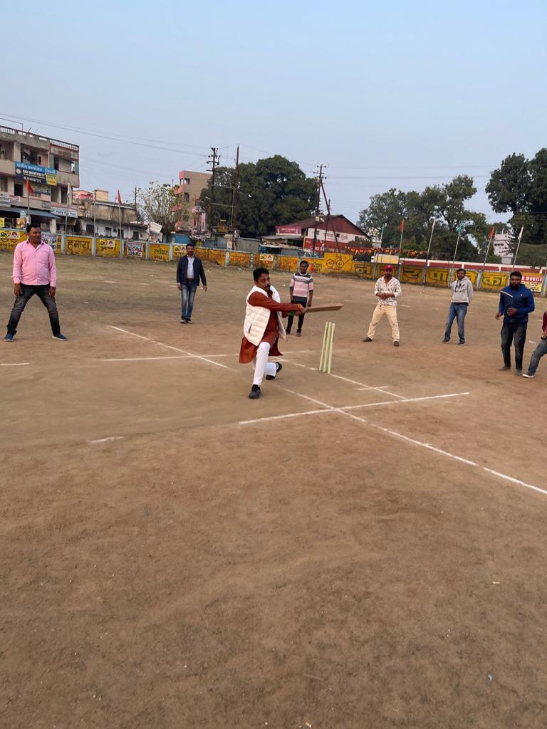vaibhavpawarmp's tweet photo. आज सिवनी में आयोजित "सिवनी प्रीमियर लीग" SPL-2022 क्रिकेट टूर्नामेंट में सम्मिलित हुआ।
#FitIndia https://t.co/RlXz2q5oNl