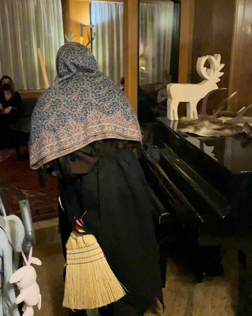 Anche quest’anno è arrivata la Befana all’ Hotel Isolabella ! 🧹🧙‍♀️

#befana #epifania #scopa #vacanzaconbambini #isolabella #hotelisolabella #6gennaio #epiphany #thechildrenoftheworld #camino #labefanaviendinotte #hotelisolabella instagr.am/p/CYY4kvyIkc6/
