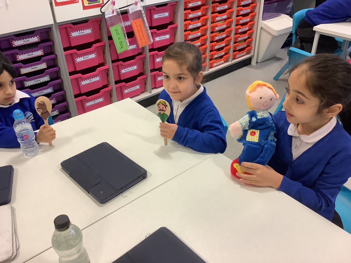 OABroadoak's tweet photo. 1LW loved story telling this morning using our puppets and story telling spoons. #fairytales #makingupstories #newvocabulary #Y1 https://t.co/QzcxQGkDx1