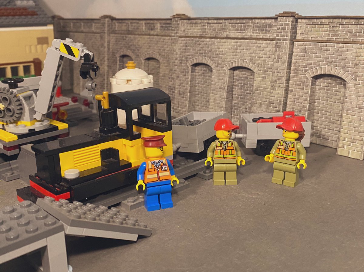 Quirky2021's tweet photo. Recovery operations 🛠 #legorailway #legolayout #legotrain #lego https://t.co/mRmb4GcBcB