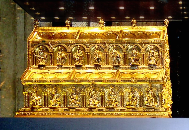 Jeden z najpiękniejszych relikwiarzy świata - Trzech Króli w katedrze w Kolonii. @Orszak3Kroli #TrzechKróli #TrzechKroli