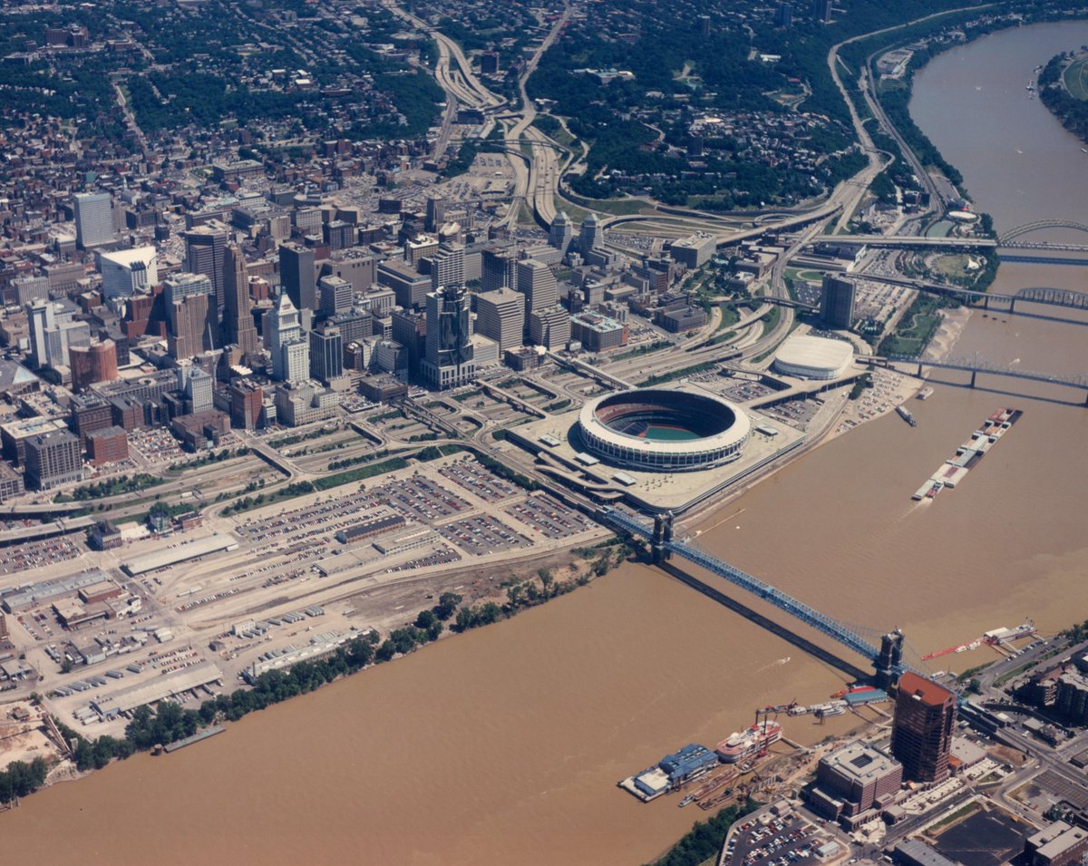 cammillerfilms's tweet photo. Cincinnati. 1990. https://t.co/xFLfgOFIDq