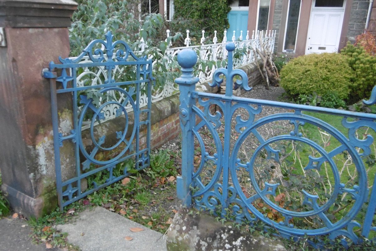5thLackey's tweet photo. #IronworkThursday @SBlandfo more gates, pattern number 74 &amp; railings pattern number 42 from the 3D ironwork catalogue that is #Kircudbright. Again #MacFarlane #Saracen #Foundry products. Also shows the effect of how different paint colours effect the impact of the ironwork. https://t.co/OYGjrHt8hC