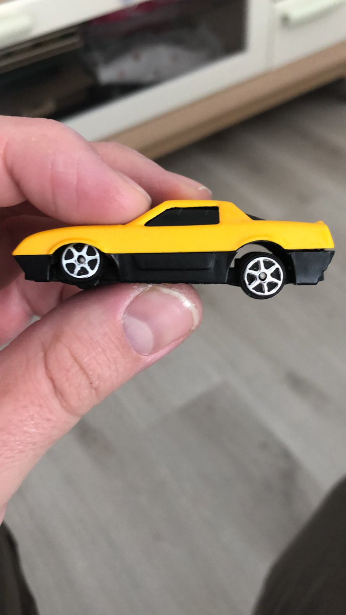 mparradosanchez's tweet photo. Hola @molto_es! Hoy día de 👑 me dispongo abrir el parking que he comprado para mi hijo, y cuál es mi sorpresa que todos los coches que van dentro están mal fabricados las ruedas no funcionan y así es difícil que un niño juegue. Solo les pido un poco más de calidad. 1 saludo https://t.co/CymGH6c5ch