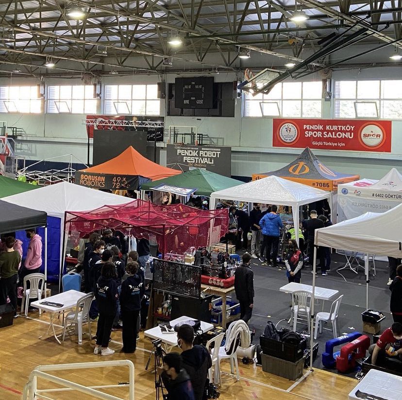 Takımımız, FRC Pendik Robotik Turnuvası için pit alanımızı hazırlarken. <a href="/DiverseyTurkiye/">Diversey Türkiye</a> #gülcagtekstil #scorpions7672 #fikretyukselfoundation #frcturkey #frc #robotics #roboticscompetition #frcpendikoffseason
