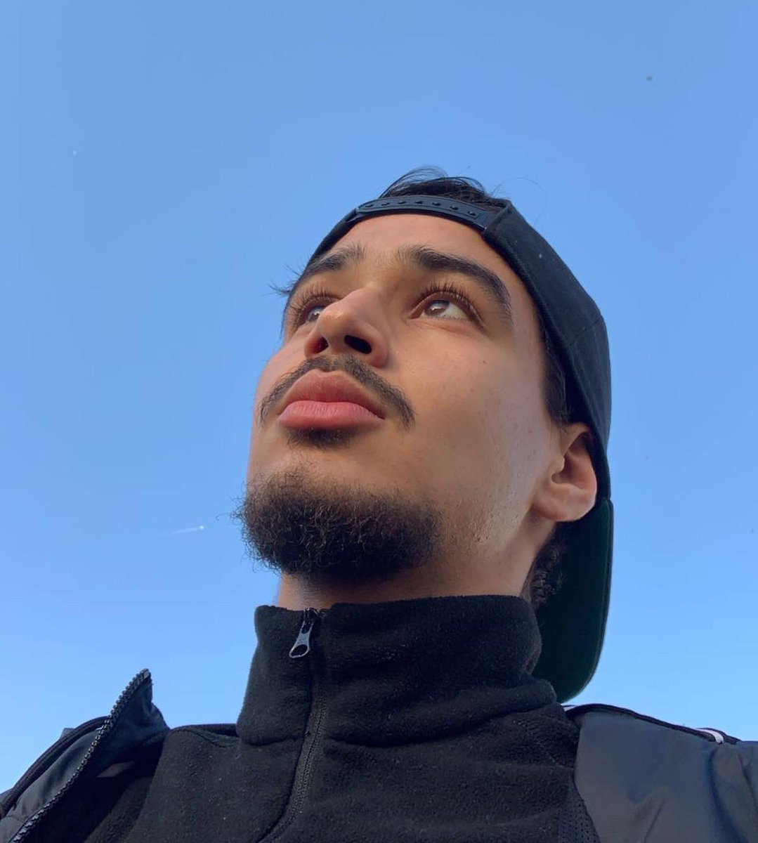 didine6o's tweet photo. Elle fonctionne comment cette appli en sah? https://t.co/aoLdcfXsJS