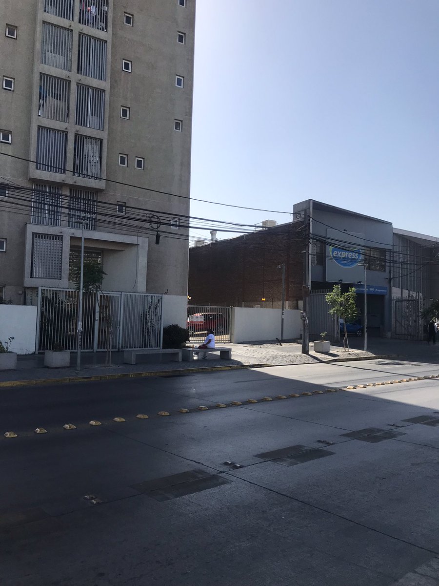 _natty_'s tweet photo. @Muni_Indep Parada 6 Metro Hospitales  PB 1956. Esta situación que pone riesgo a muchos usuario la mayoría personas de edad y con movilidad reducida https://t.co/kGgco9E4UF