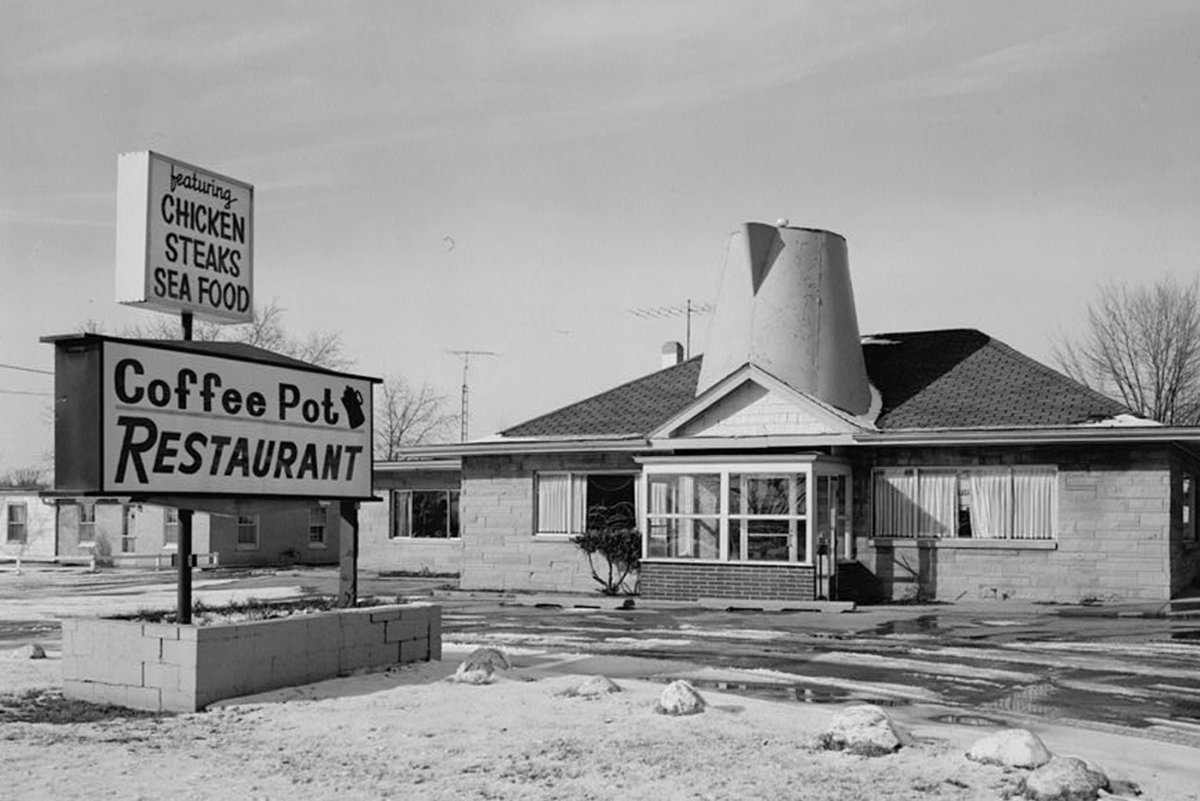 The Campy History Of Giant Roadside Coffee Pots bit.ly/3eVoRSr @thejennchen