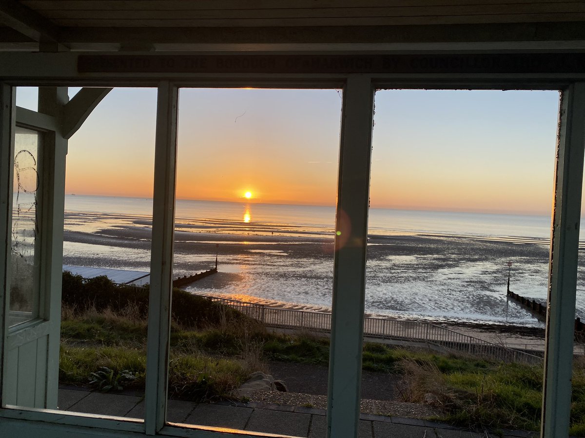 nicola_bushell's tweet photo. @ChrisPage90  forgotten how to use Twitter hope you got my photos of Harwich and my beautiful Dougie and of course the sunrise 🌅 https://t.co/OTuAwlMhkV