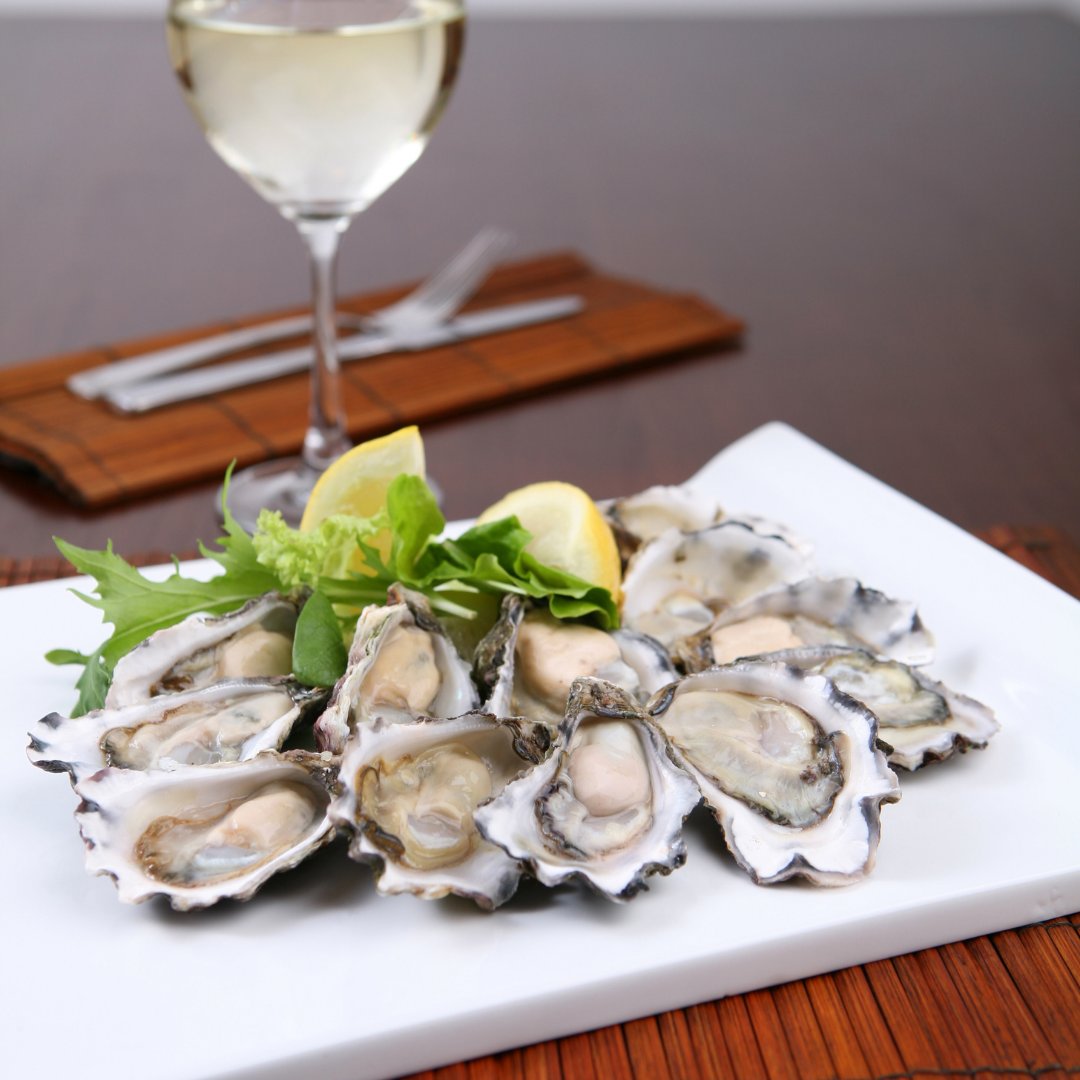 😋Rock Oysters 😋 The Maldon Rock Oyster has shells that are long deep & flared, and the oyster is meaty, firm and creamy with a fresh sweet taste.  ecs.page.link/Q7K98 If you have any questions, don’t hesitate to contact us on 020 3588 9999 #RockOysters #NationalBeanDay