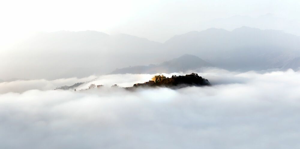 Matthieu Ricard is a Buddhist monk &amp; photographer. He combines the grandiose beauty of the Himalayas &amp; a very special atmosphere in his photos, filling those who contemplate them with a sense of serenity📸 Matthieu Ricard - Monastere Tibetain Namo Buddha #YellowKornerCambridge