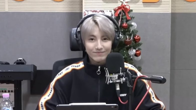 hourly__hrj's tweet photo. 2 years ago, #renjun’s first viewable radio https://t.co/4HMCI8bkOt