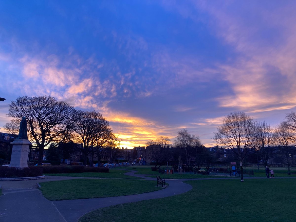 Stopped to appreciate the sunrise over #Edinburgh today as I walked my wee mate to school