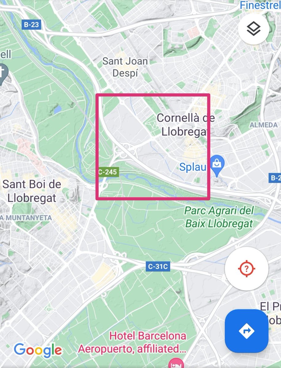 Acelmamelero's tweet photo. Els simbolismes importen. A Google Maps, es veuen com "urbanitzats" uns terrenys que en satèl·lit es demostren indistingibles de la resta de zones agrícoles (marcades en verd). Són horts vius, una terra súper fèrtil i un tresor per l'agricultura ecològica extensiva que necessitem https://t.co/1LqRDNzl8c