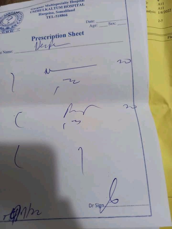 Somali doctors Writing medical prescriptions!!😔😔