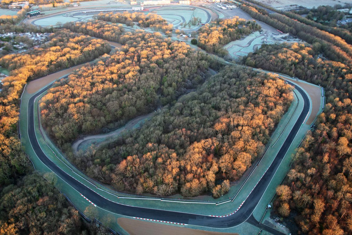 Brands_Hatch's tweet image. Rise and shine. 

Brands Hatch GP. Don’t you just love it? 😍