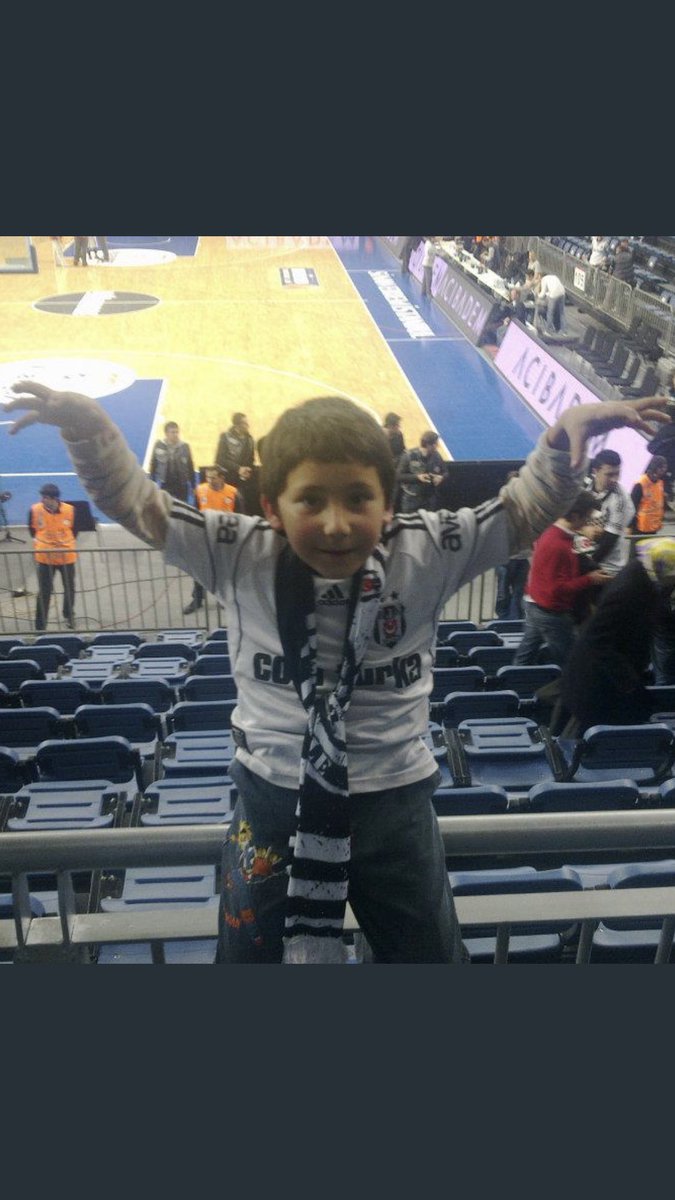 Beşiktaş Tribünü tweet media