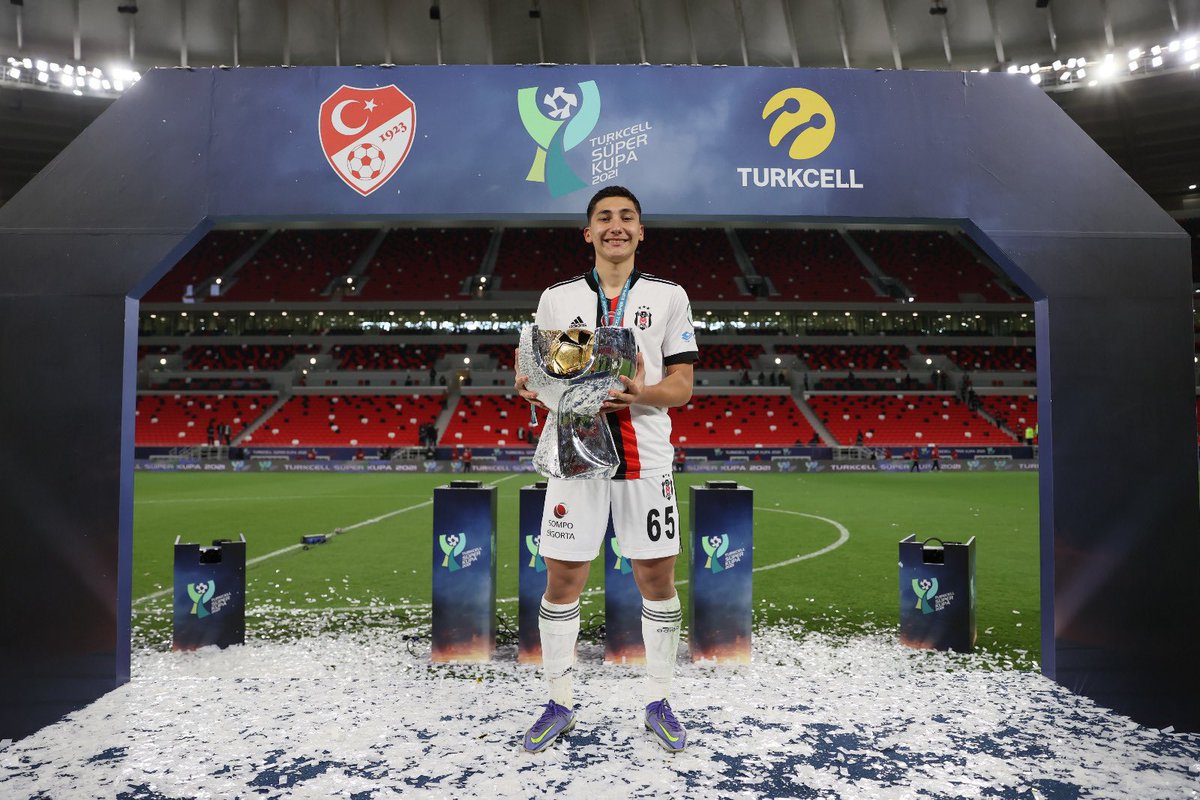 Öz kaynak gelenektir, öz kaynak gelecektir!
Tribünden sahaya!
Geçmişten geleceğe.