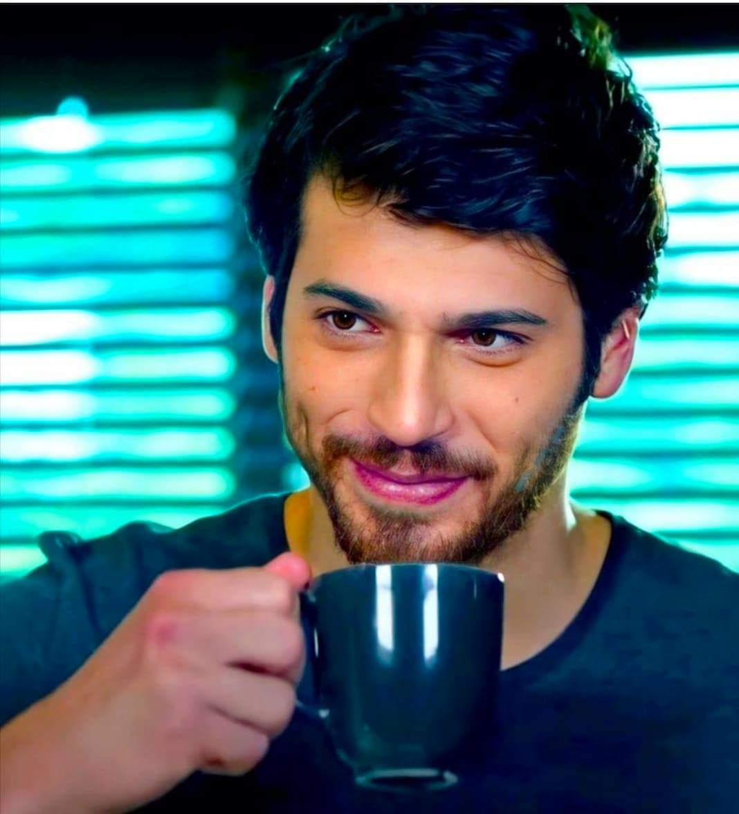 <a href="/CarmenYaman/">CarmenCan</a> Buenos días Carmen!Un cafetito? #CanYaman