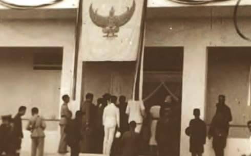 Kitsanahongsuwa's tweet image. #วันนี้ในอดีต
6 มกราคม พ.ศ. 2481 
พระบาทสมเด็จพระเจ้าอยู่หัวอานันทมหิดล มีพระมหากรุณาธิคุณเสด็จฯ มากระทำพิธีเปิดเป็นปฐมฤกษ์ โรงพยาบาลอานันทมหิดล ซึ่งในวันเดียวกันยังทรงเสด็จพระราชดำเนินเป็นประธานในพิธีเปิดค่ายสมเด็จพระนารายณ์มหาราช ณ จังหวัดลพบุรี