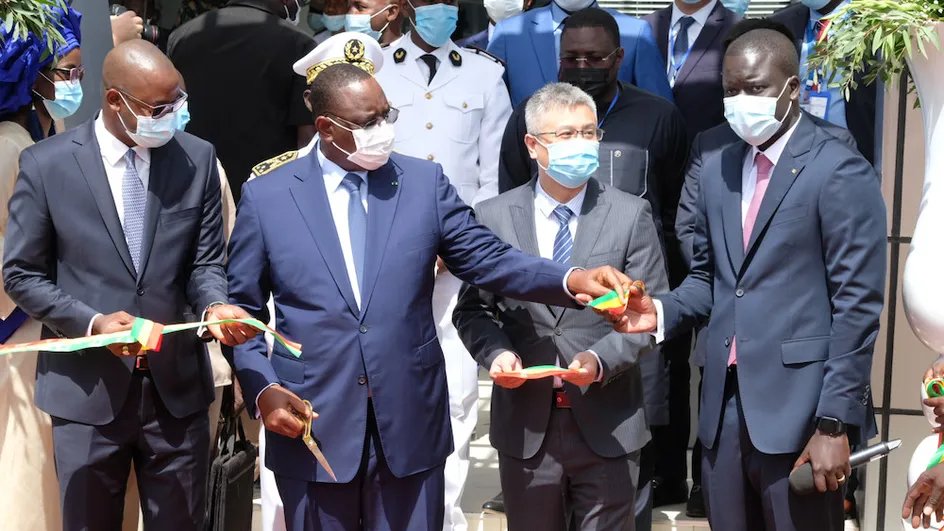 MchunuJames's tweet photo. Dans ses vœux à la nation, le président sénégalais a annoncé un vaste programme d'infrastructures routières: 3000 kilomètres de routes pour désenclaver les pôles agricoles et miniers ainsi que les régions les plus déshéritées.
#Senegal https://t.co/PQXmEYE1cz