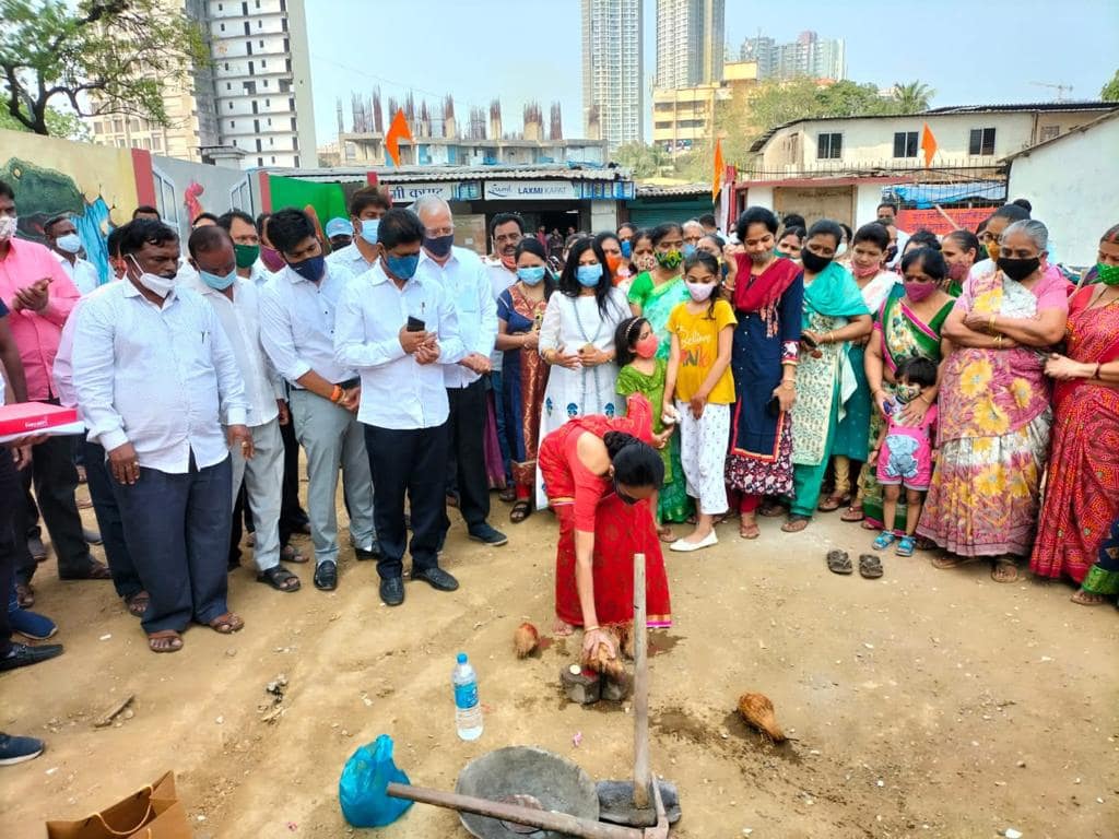 Miudeshpatekar's tweet photo. प्रभाग क्र. ४ च्या नागरिकांना आरोग्यदायी भेट. दिवंगत माजी उपशाखा प्रमुख कै. महादेव (बबन ) कराड उद्यानाचा भूमीपूजन सोहळा आज विभागप्रमुख,आमदार विलास पोतनीस यांच्या शुभहस्ते पार पडले. 
या प्रसंगी प्रभाग समिती अध्यक्षा, नगरसेविका सुजाता पाटेकर तसेच शिवसेना पदाधिकारी, उपस्थित होते. https://t.co/lPDp2oqGzV