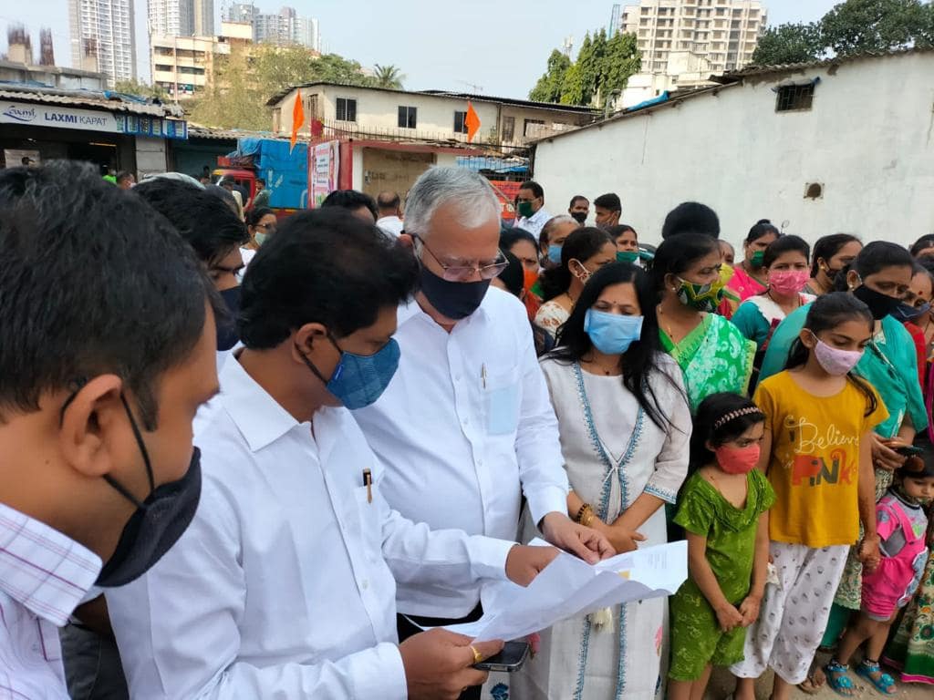 Miudeshpatekar's tweet photo. प्रभाग क्र. ४ च्या नागरिकांना आरोग्यदायी भेट. दिवंगत माजी उपशाखा प्रमुख कै. महादेव (बबन ) कराड उद्यानाचा भूमीपूजन सोहळा आज विभागप्रमुख,आमदार विलास पोतनीस यांच्या शुभहस्ते पार पडले. 
या प्रसंगी प्रभाग समिती अध्यक्षा, नगरसेविका सुजाता पाटेकर तसेच शिवसेना पदाधिकारी, उपस्थित होते. https://t.co/lPDp2oqGzV