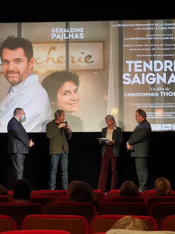 rogerlacanv's tweet photo. Avant-première hier soir #TendreEtSaignant #ChristopherThomson @lesfilmsducap_ organisée par @France_UNESCO @clubtablefr @confboucherie puis débat avec #ChristopherThomson @ggomez_chef @jfguihard
Bons produits, bon cinéma, bel artisanat 🇨🇵 au patrimoine immatériel @UNESCO https://t.co/eniArmmReS