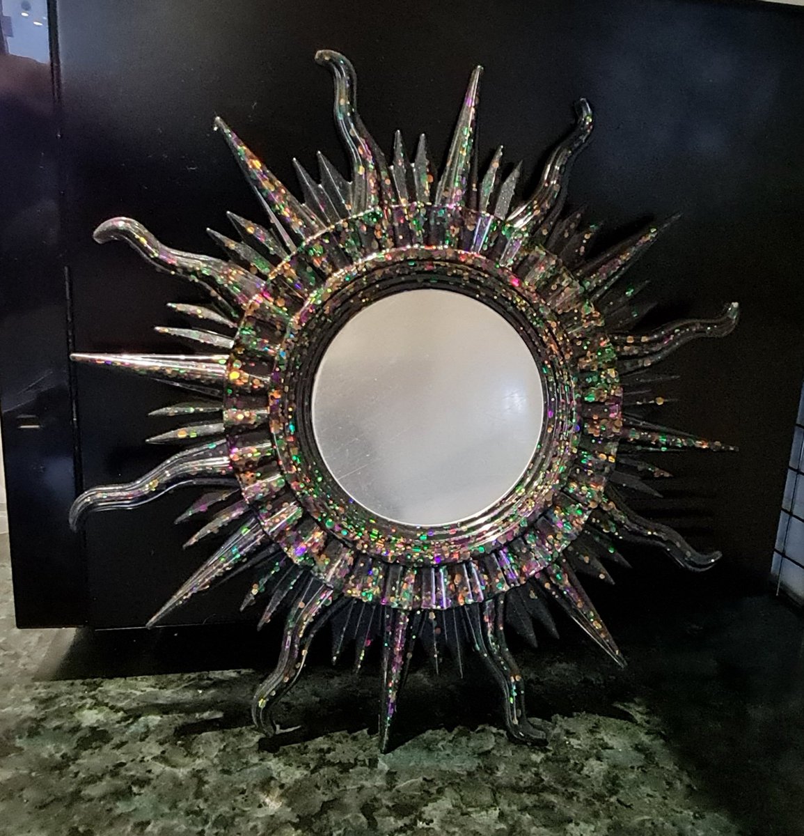 tinyturtlecraf1's tweet photo. For those of you who saw my pour yesterday on Facebook, here is the result!
#mirror #resinmirror #glitter #handmadewithlove #resin #tinyturtlecrafts https://t.co/QTwAL8TS8P