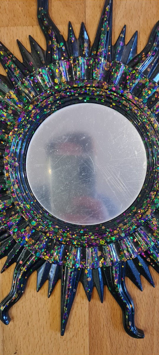 tinyturtlecraf1's tweet photo. For those of you who saw my pour yesterday on Facebook, here is the result!
#mirror #resinmirror #glitter #handmadewithlove #resin #tinyturtlecrafts https://t.co/QTwAL8TS8P
