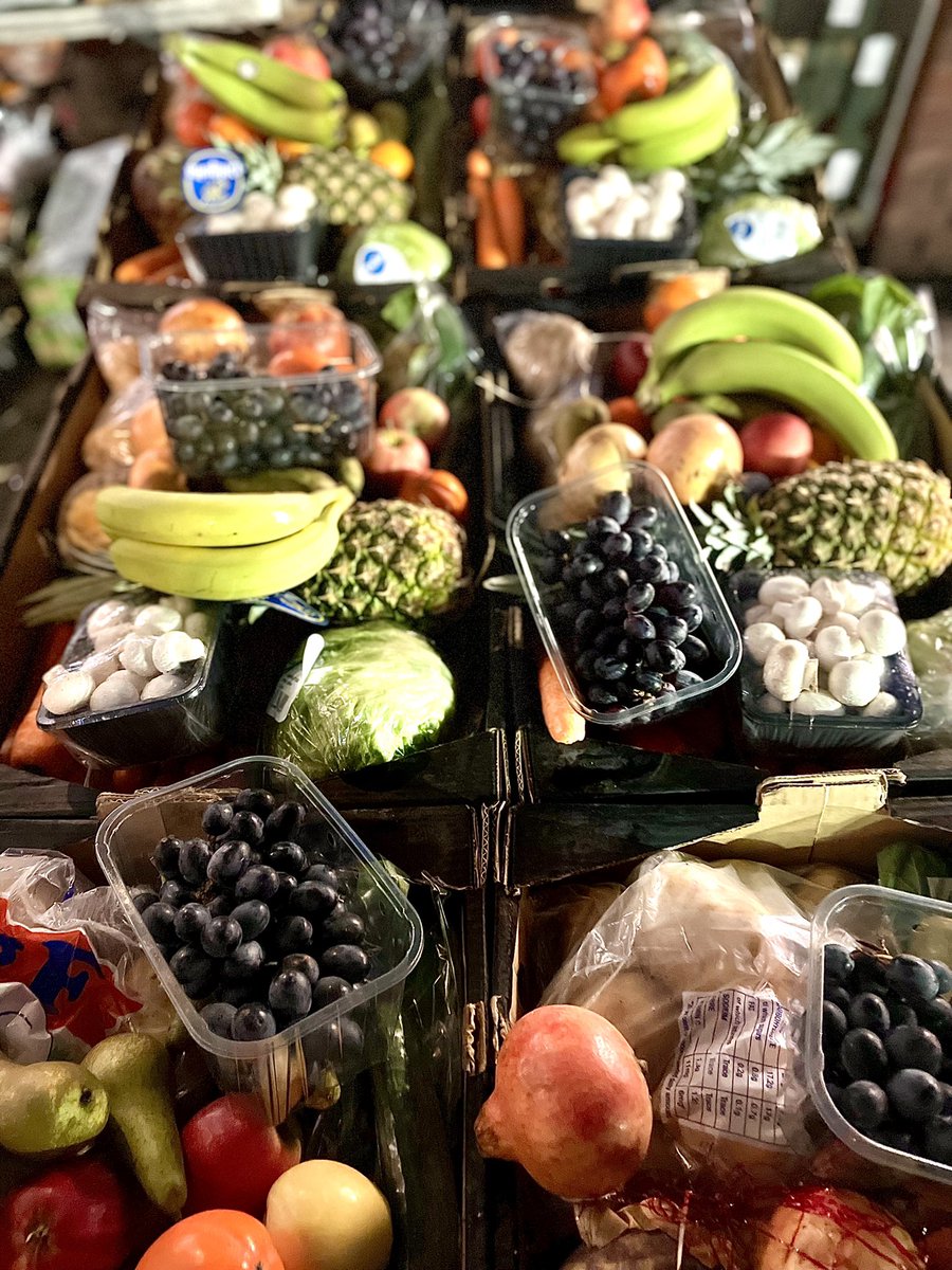 Happy New Year to you all🥳
It’s Veganuary our favourite month😁

If your Clean eating🍽
Slimming worlding🎖
Weight watching⚖️
Healthy eating 🍲

They don’t come any healthily than our £20 boxes of goodness😍

Please message to book🙏🏻💗
<a href="/damianjwarner/">damian</a> <a href="/LeedsMarkets/">Leeds Markets</a> @JimBinary