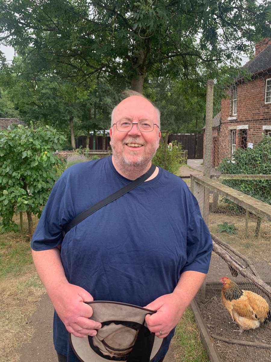 CarolinePittSW's tweet image. Martin from #Halesowen is now living a fuller life &amp;amp; has taken back control having lost a life changing 8 1/2 stone with @SlimmingWorld &amp;amp; is now a trendy grandad!! #mentaltoughness #tastethefreedom #slimmingworld @HelenAttwood11 @birmingham_live @ExpressandStar @StourbridgeNews