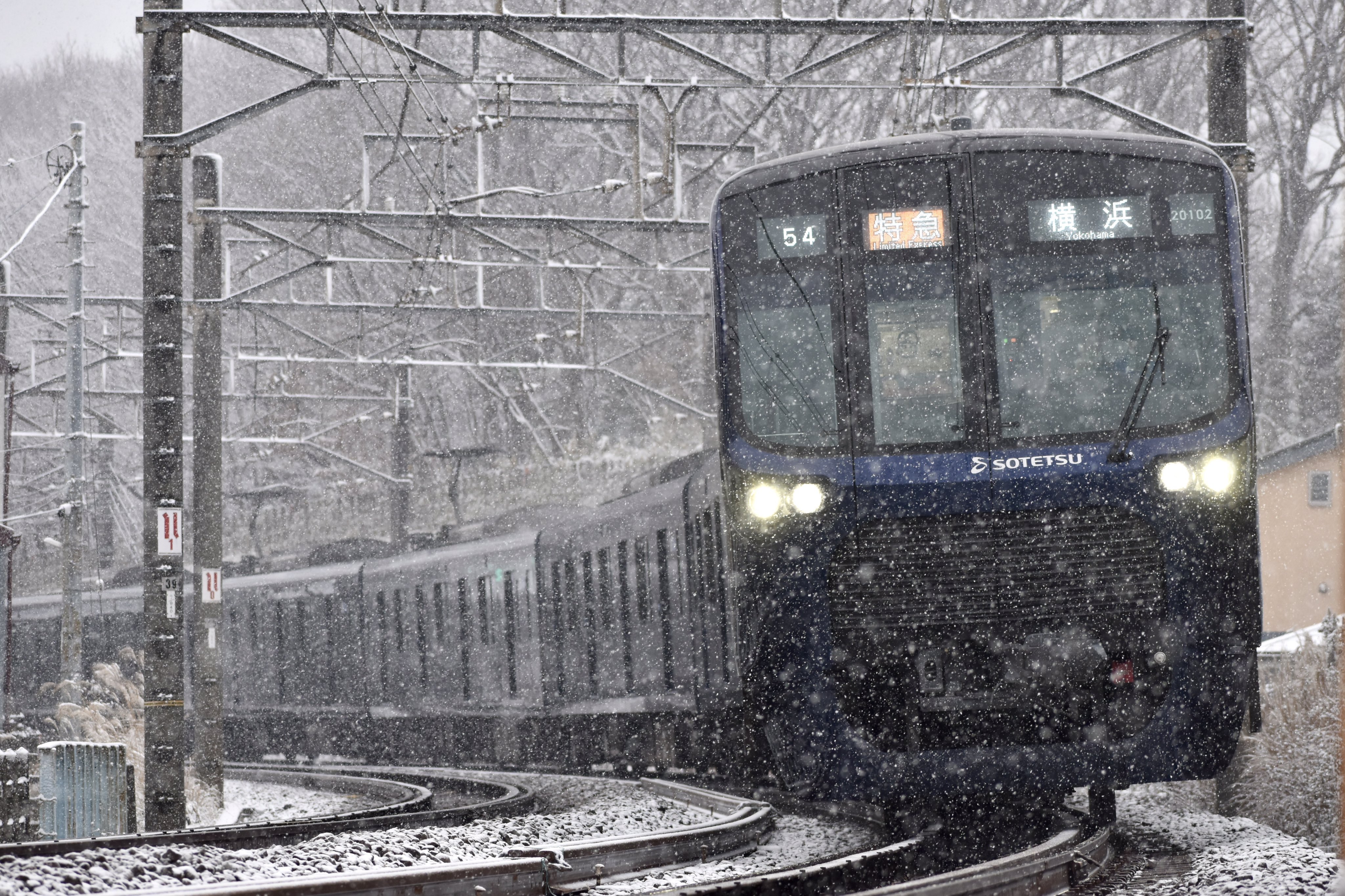 相 模 電 22 1 6 雪 相鉄線 寒かったけど雪との組み合わせ撮れてよかった T Co Doyxyjwn9r Twitter