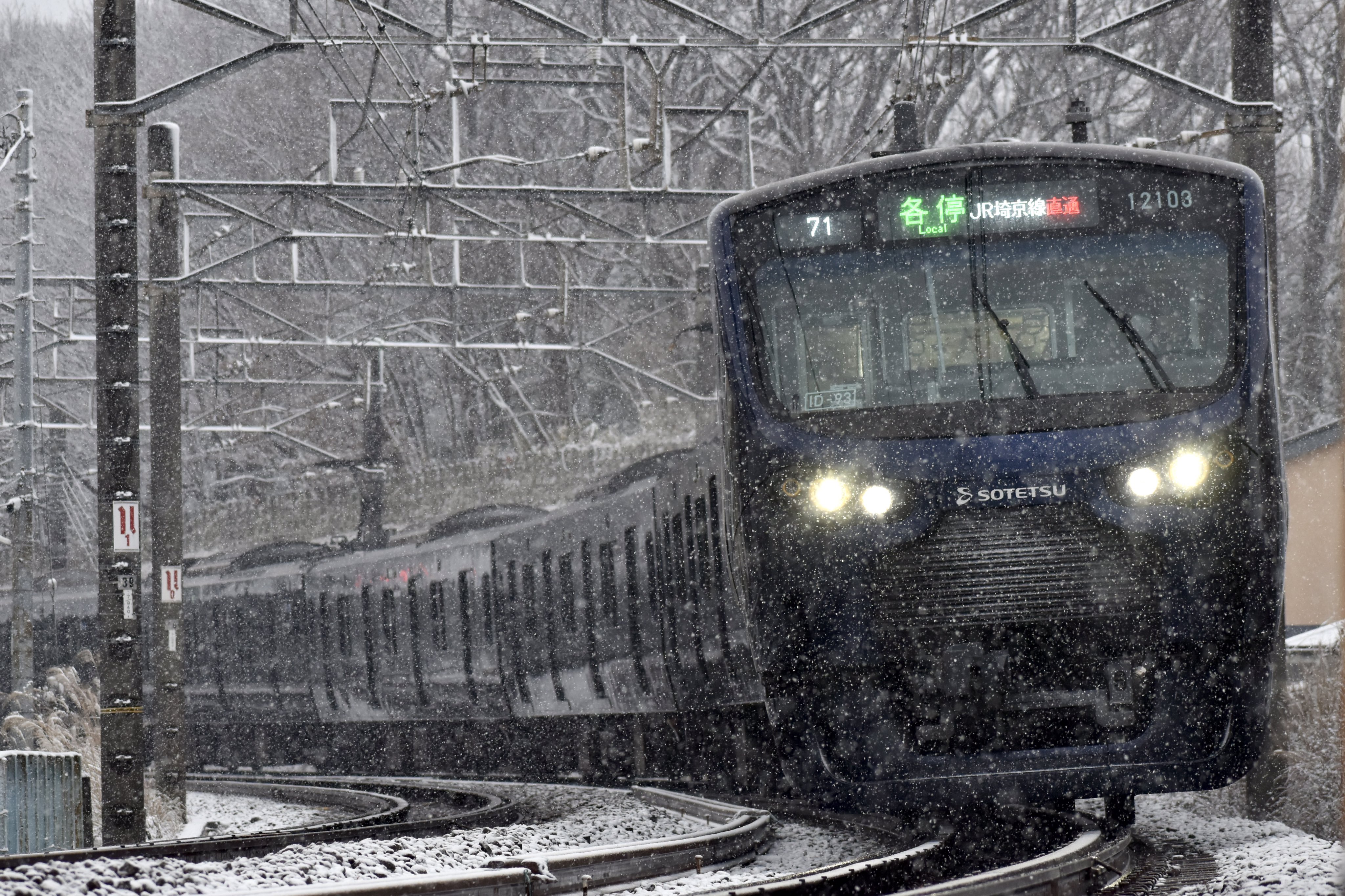 相 模 電 22 1 6 雪 相鉄線 寒かったけど雪との組み合わせ撮れてよかった T Co Doyxyjwn9r Twitter