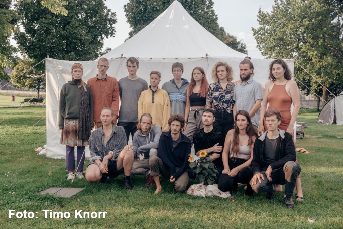 miterago's tweet photo. Aus Sorge, dass politische Untätigkeit die #Klimakrise weiter verschärft, waren junge Menschen in den #Hungerstreik getreten. Auf dem Schiffsweg zur #COP26 und zum #peoplessummit in #Glasgow trafen wir Beteiligte und kamen intensiv ins Gespräch: 
https://t.co/OS1VQ10rWm https://t.co/vxZny73gQP