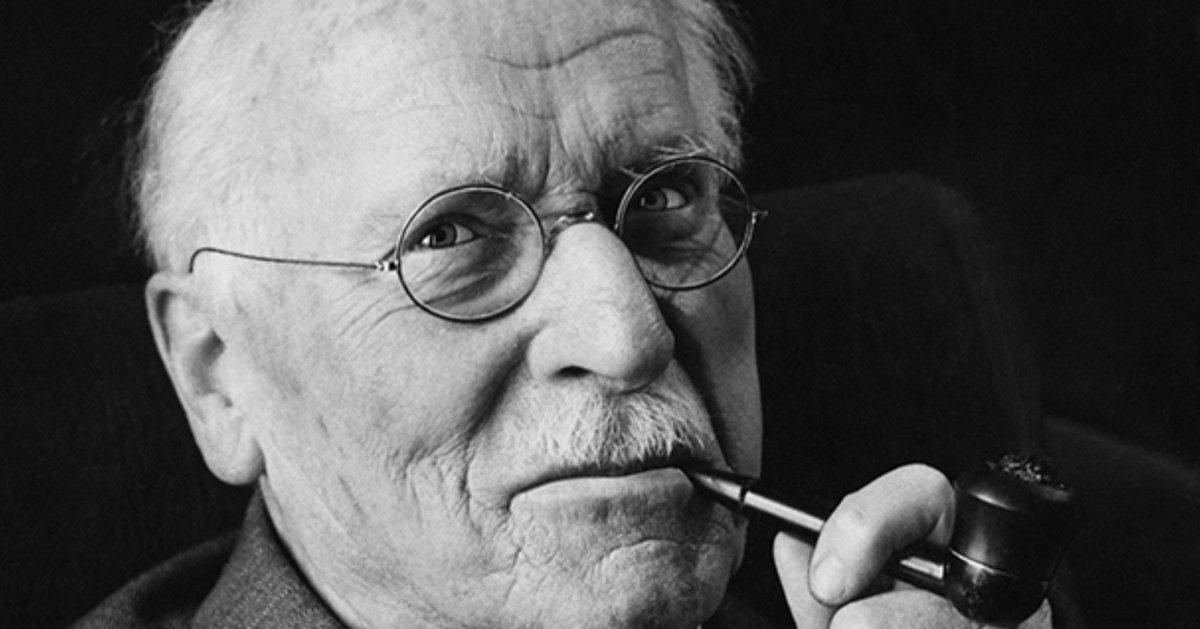 "La soledad es peligrosa. Es adictiva. Una vez que te das cuenta de cuánta paz hay en ella, no quieres lidiar con la gente". 
Carl Gustav Jung
#Fuedicho