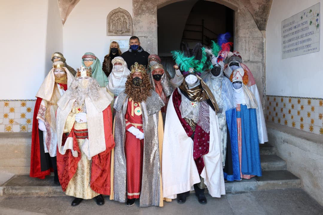 AjFelanitx's tweet photo. 👑DIA DELS REIS👑

Adoració al nin Jesús de Melcior, Gaspar i Baltasar a Sant Salvador #Felanitx

#diadereis #adoració #tradició #6gener https://t.co/hHwvEaic2s