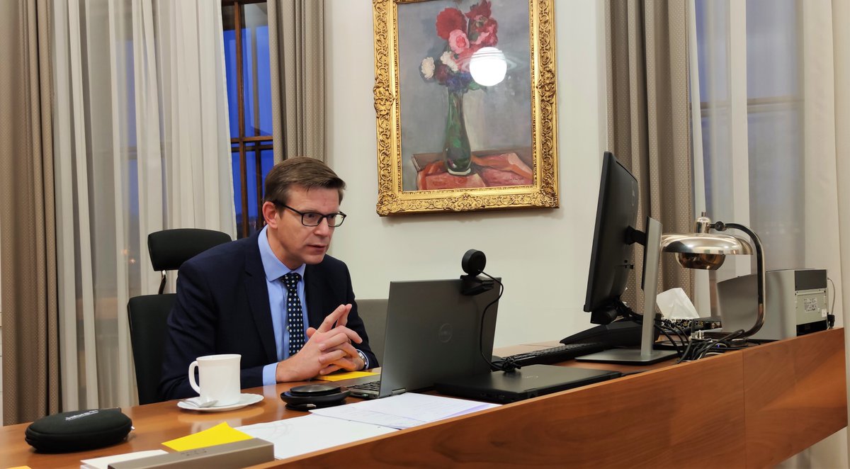 Ministr <a href="/makupka/">Martin Kupka</a> se zúčastnil krizového štábu <a href="/ceskedrahy_/">České dráhy</a>  a <a href="/CDCargo/">ČD Cargo, a.s.</a>, kde se řešila opatření pro zajištění obsluhy žel. dopravy v případě rozšíření #Omikron. Příklady ze zahraniční nám ukazují, že u této varianty dochází k rychlému nárůstu počtu nemocných v krátkém čase.