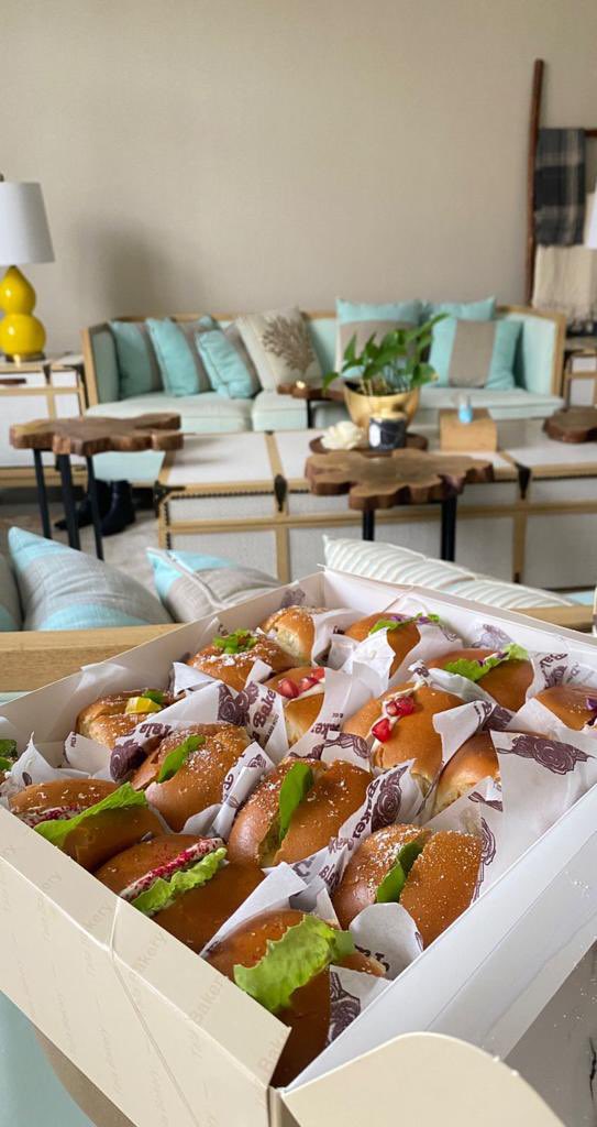 talabakery's tweet photo. مسابقة الجمعة غدا 🎁💐💝
سحب علئ ٦ بوكسات جمعات لجمعاتكم الحلوة 😍
 ✅من لايكات هذي هذي التغريدة فائزين
✅وحسابنا في الإنستقرام اخر صوره فائزين 
✅والسناب شات من الرسائل الخاصة فائزين https://t.co/eLh1rLfoOv