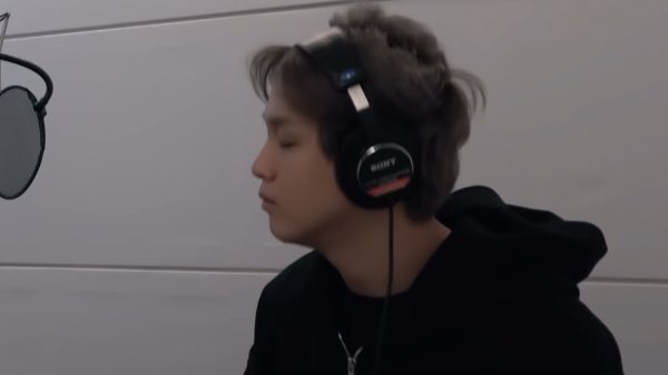 lhcdaily's tweet photo. haechan is so effortlessly pretty https://t.co/yu18DMe1MD