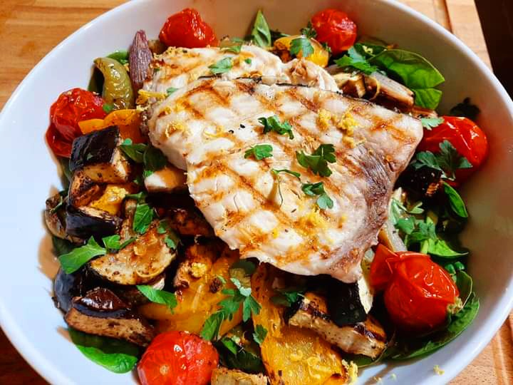 trackabow's tweet photo. @jdseasonings @MuscleFoodUK This was amazing‼️#musclefood fresh sword fish with Greek style @TefalUK #actifry veg using #jdseasonings mixed with lemon,garlic &amp; frylight 
😋 👌 🐟 
Jds Seasonings currently have a January Sale on.25% off all orders till 09/01 using code SLIM20 https://t.co/pNuWMejUcN
