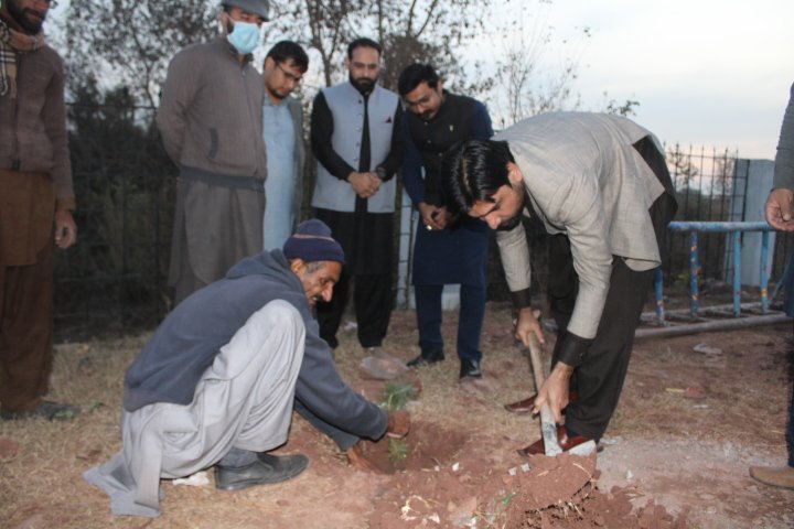 10 Billion Tree Tsunami (@plant4pak) on Twitter photo National Project Director #TenBillionTreeTsunamiProgramme Mr. H.A Sukhera (<a href="/sukhera4a/">Hassan Ali Sukhera</a>) along with team members of #TBTTP from National Startegic Support Unit carried out a plantation activity at Botanical Garden in Bani Gala, Islamabad.
<a href="/ClimateChangePK/">Ministry of Climate Change, Pakistan</a> <a href="/GovtofPakistan/">Government of Pakistan</a> National Project Director #TenBillionTreeTsunamiProgramme Mr. H.A Sukhera (<a href="/sukhera4a/">Hassan Ali Sukhera</a>) along with team members of #TBTTP from National Startegic Support Unit carried out a plantation activity at Botanical Garden in Bani Gala, Islamabad.
<a href="/ClimateChangePK/">Ministry of Climate Change, Pakistan</a> <a href="/GovtofPakistan/">Government of Pakistan</a>